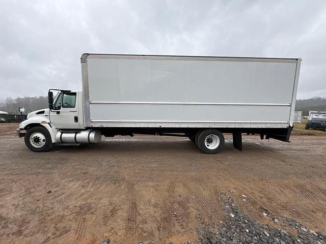 Image of International Durastar 4300 equipment image 2
