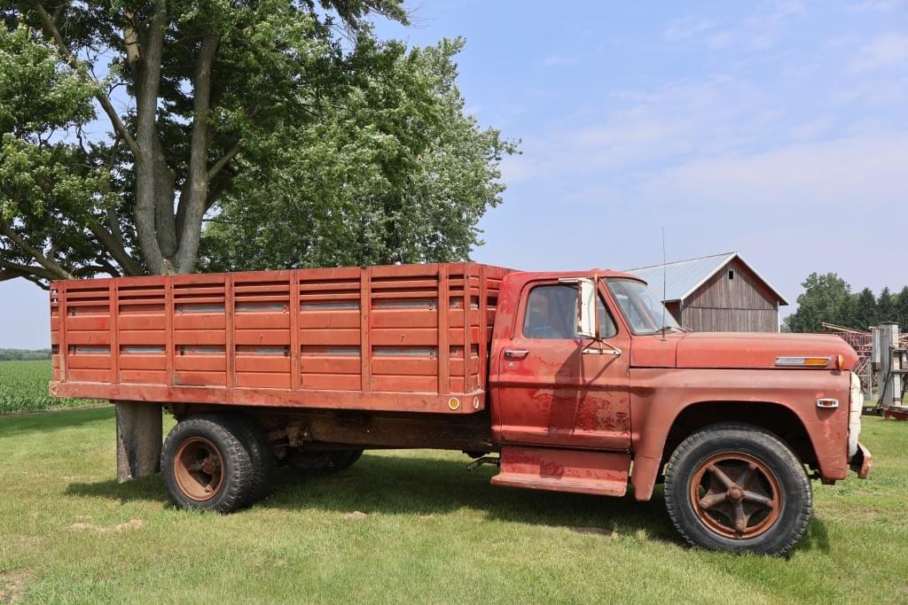 Image of Ford F-600 Primary image