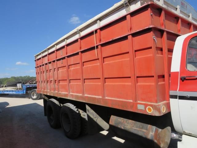 Image of Chevrolet C65 equipment image 3