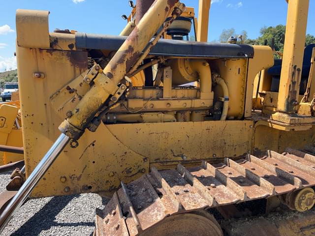 Image of Caterpillar D5 equipment image 2