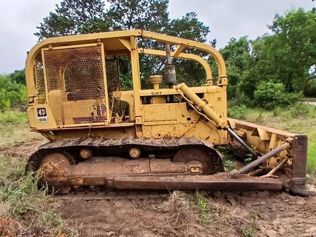 Image of Caterpillar D5 equipment image 1