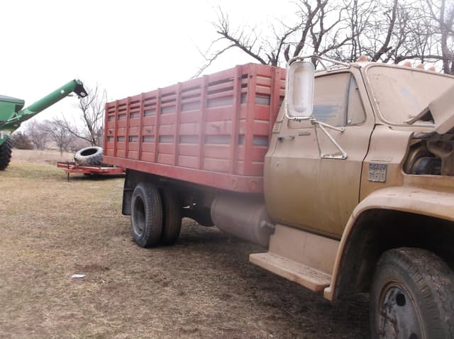 Image of Chevrolet C60 equipment image 1