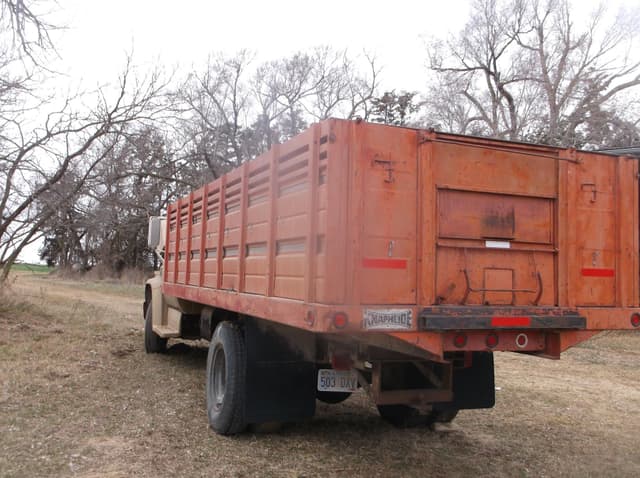 Image of Chevrolet C60 equipment image 3