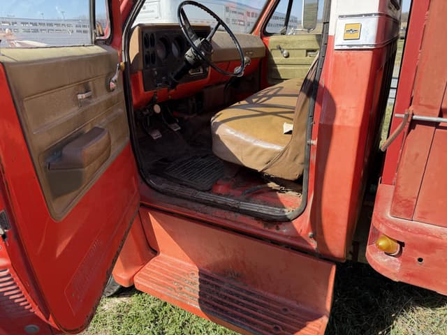 Image of Chevrolet C60 equipment image 4