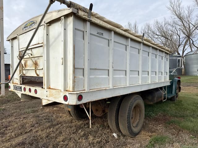 Image of Chevrolet C60 equipment image 4