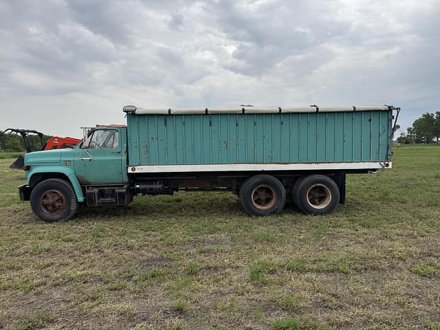 Image of Chevrolet C65 equipment image 3