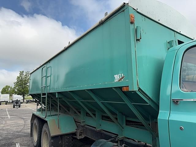 Image of Chevrolet C65 equipment image 4