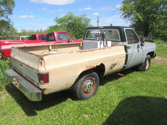 Image of Chevrolet Silverado equipment image 4