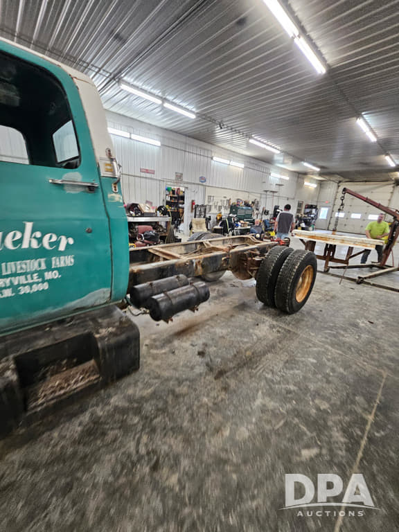 Image of Chevrolet C65 equipment image 2