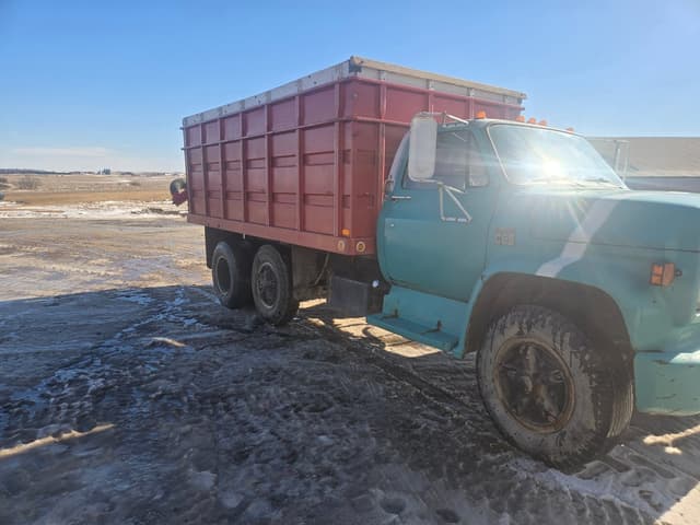 Image of Chevrolet C65 equipment image 1