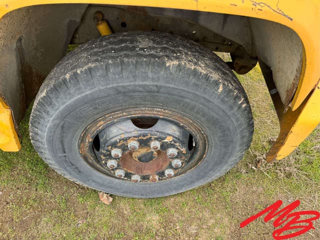 Image of Chevrolet C65 equipment image 3