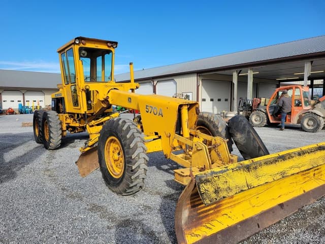 Image of John Deere 570A equipment image 1