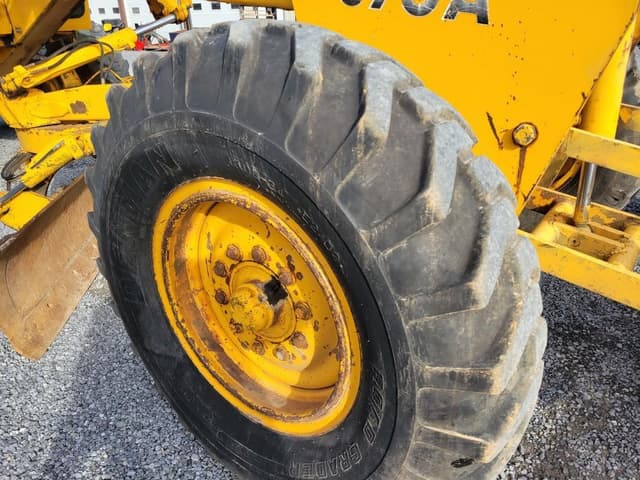 Image of John Deere 570A equipment image 4