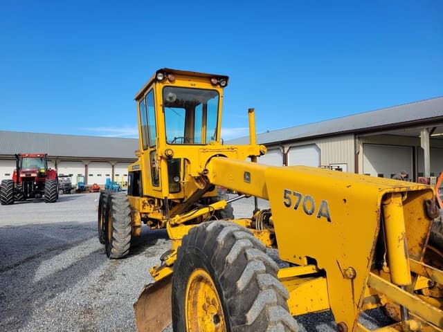 Image of John Deere 570A equipment image 3