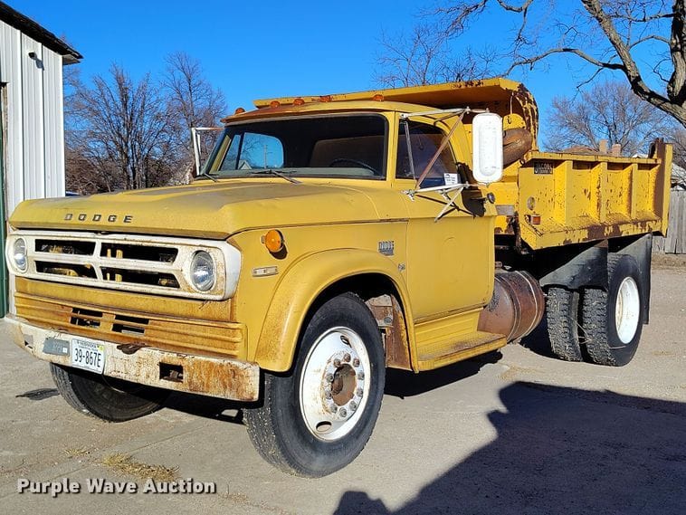 1973 Dodge D600 Equipment Image0