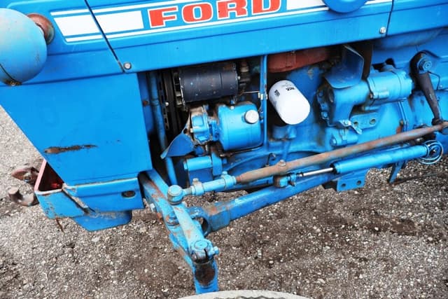Image of Ford 2000 equipment image 1