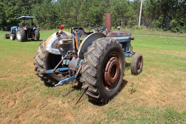 Image of Ford 3000 equipment image 2