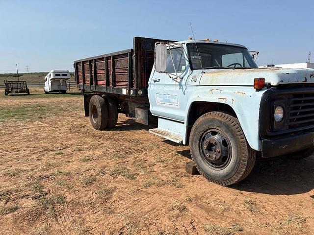 Image of Ford F-600 equipment image 3