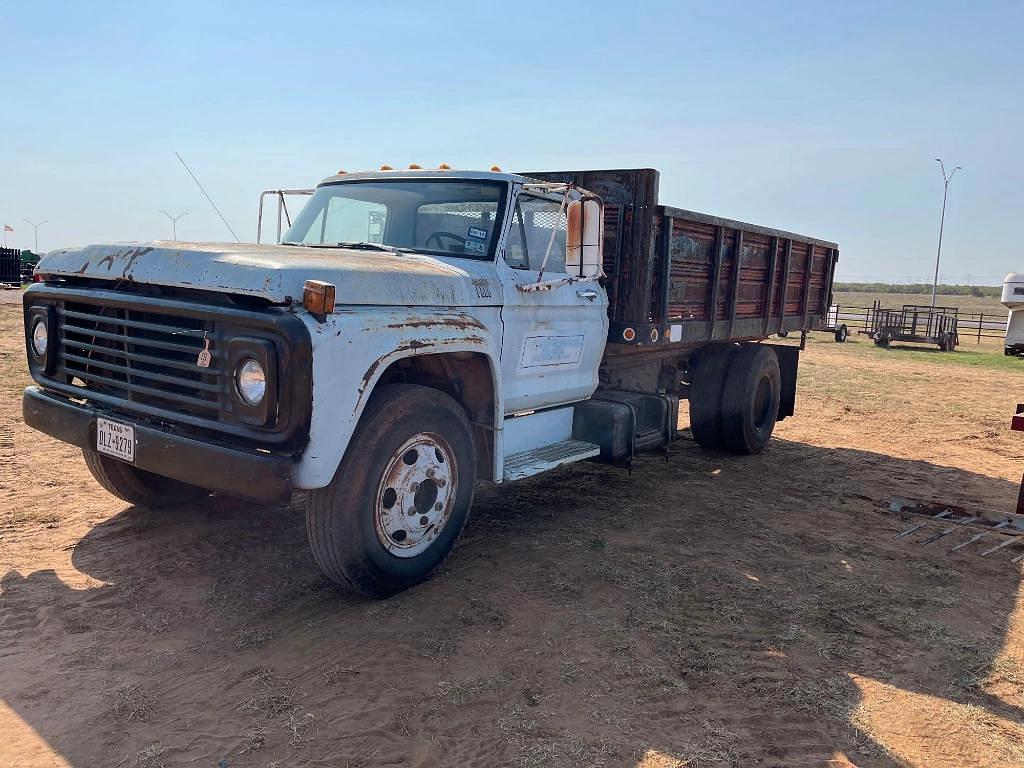 Image of Ford F-600 Primary image