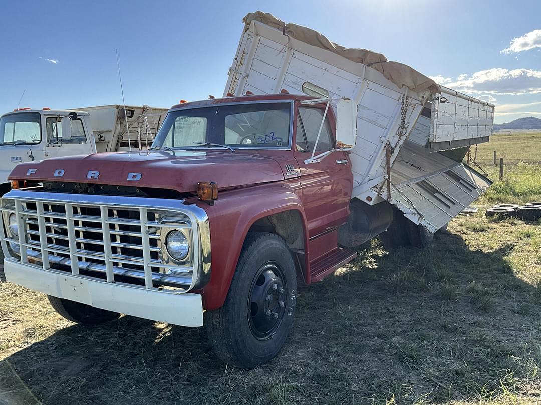 Image of Ford F-600 Primary image