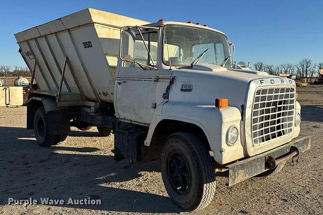 Image of Ford 7000 equipment image 2