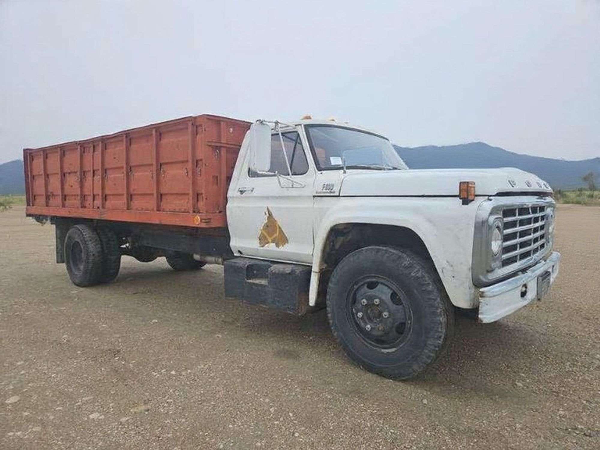 1973 Ford F-600 Equipment Image0