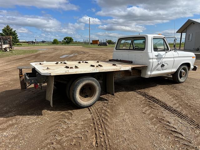 Image of Ford F-300 equipment image 4