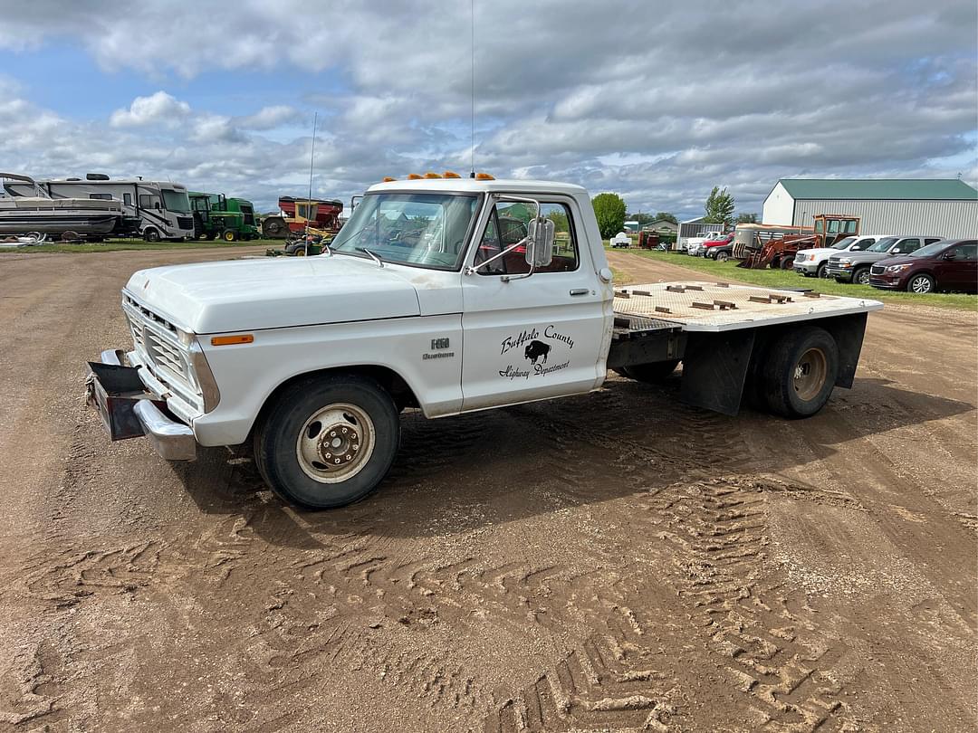 Image of Ford F-300 Primary image
