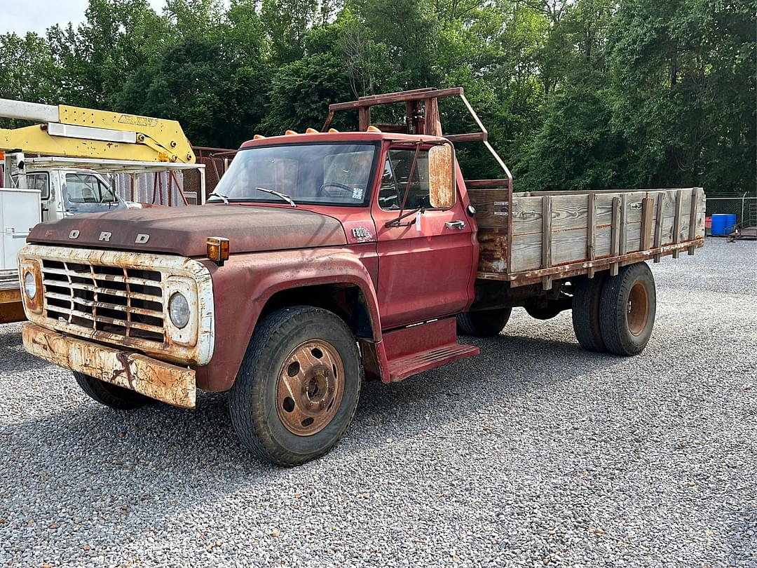 Image of Ford F-600 Primary image