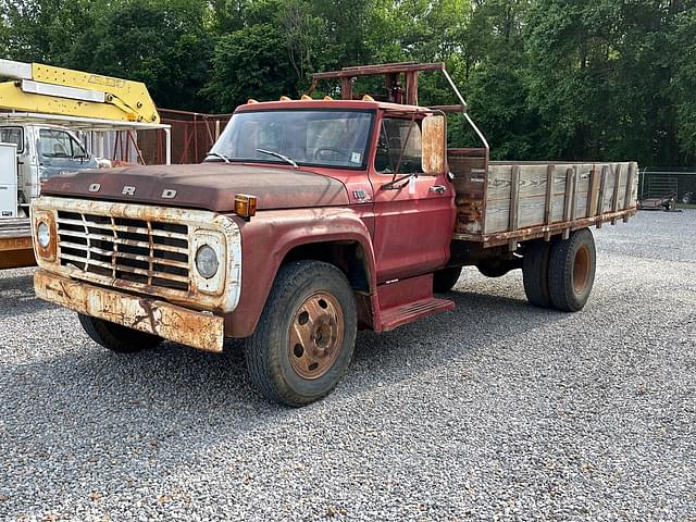 Image of Ford F-600 equipment image 4