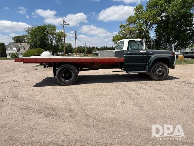 Image of Ford F-600 equipment image 4
