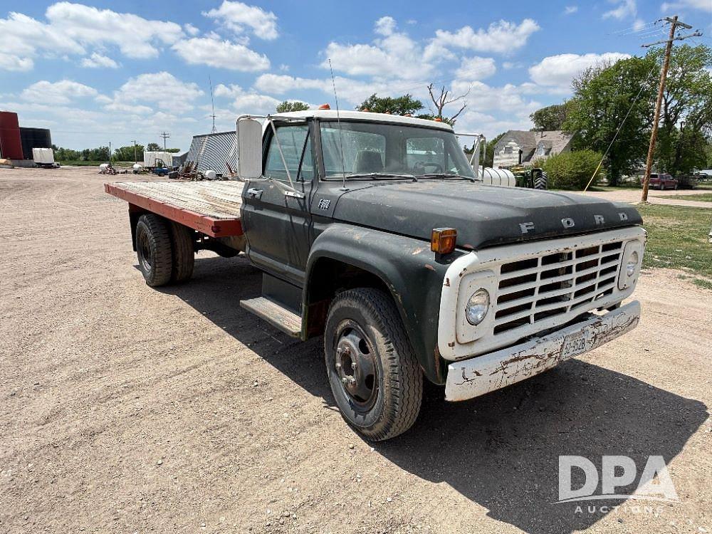 Image of Ford F-600 Primary image
