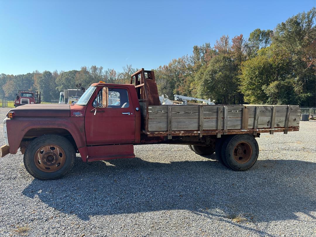 Image of Ford F-600 Primary image