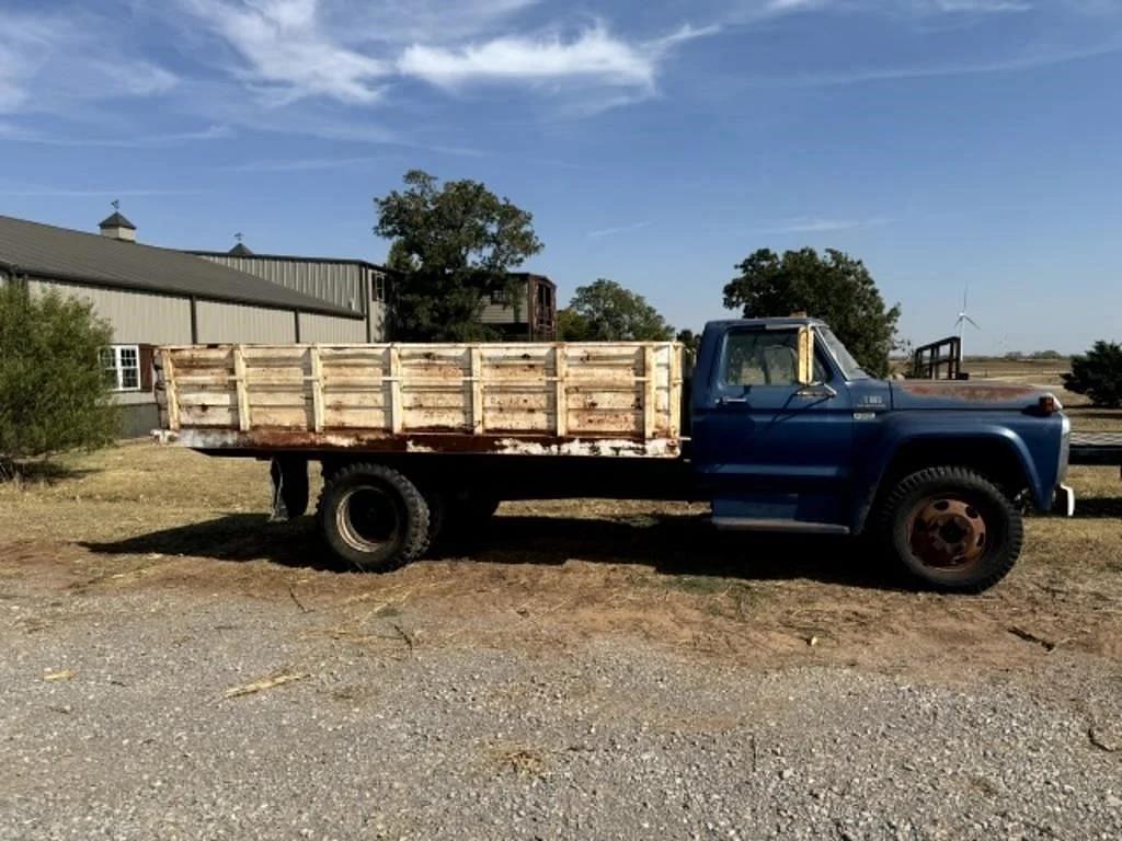 Image of Ford F-600 Primary image