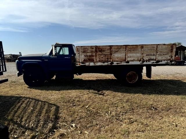 Image of Ford F-600 equipment image 2