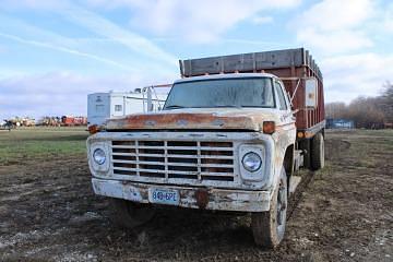 Image of Ford F-700 equipment image 3