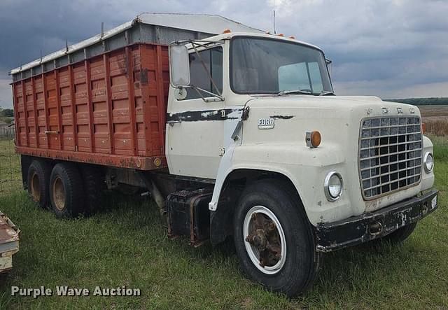 Image of Ford F-700 equipment image 2