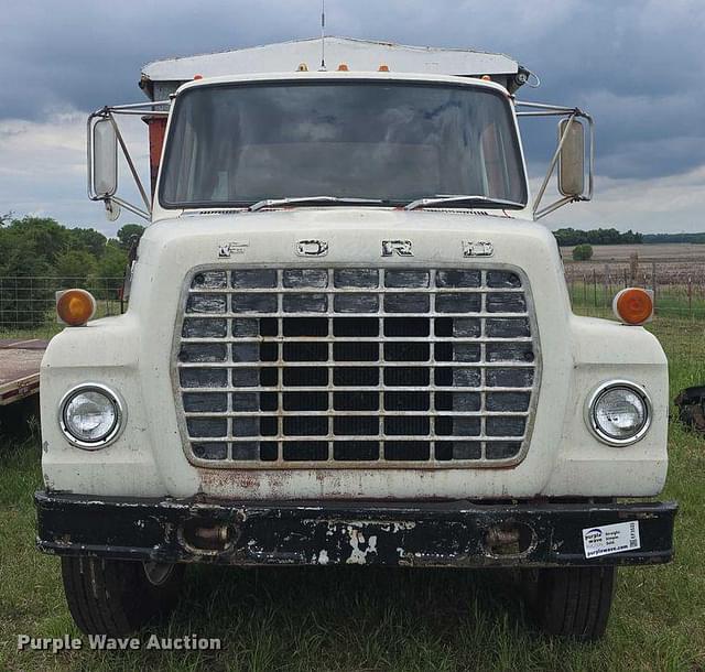 Image of Ford F-700 equipment image 1
