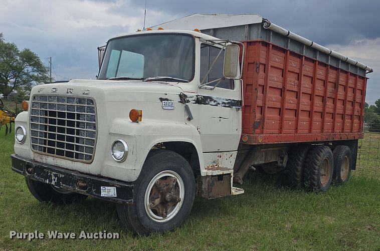 Image of Ford F-700 Primary image