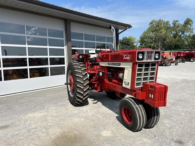 Image of International Harvester 1066 equipment image 2