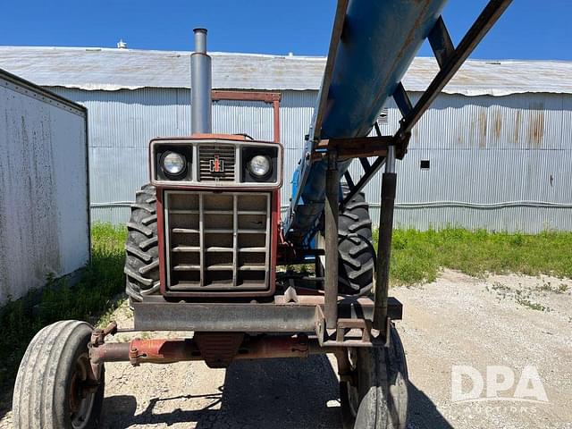 Image of International Harvester 1066 equipment image 2