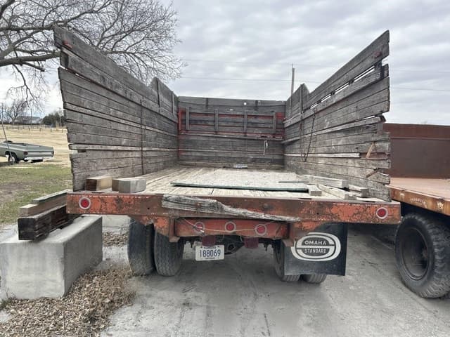 Image of International Loadstar 1600 equipment image 3