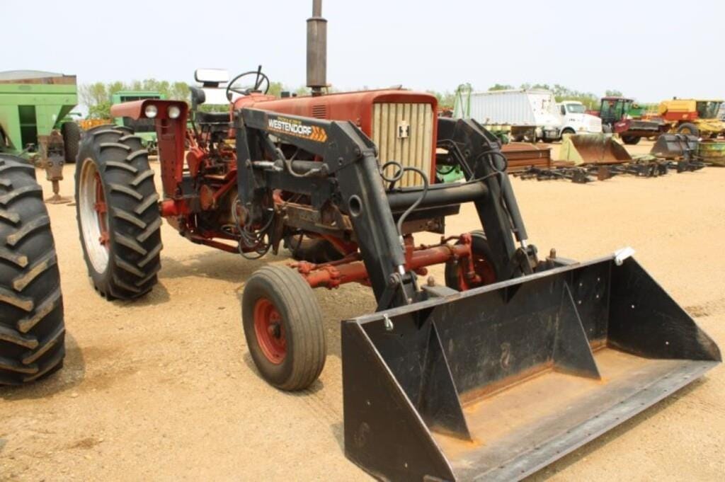 Main image International Harvester 656