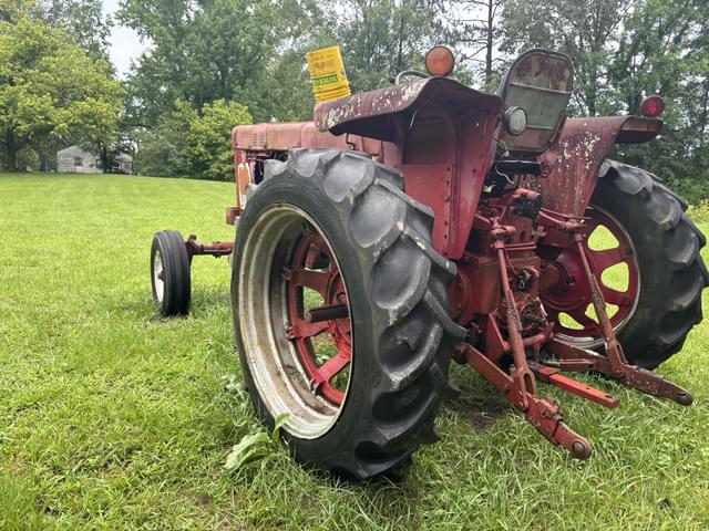 Image of International Harvester 666 equipment image 4