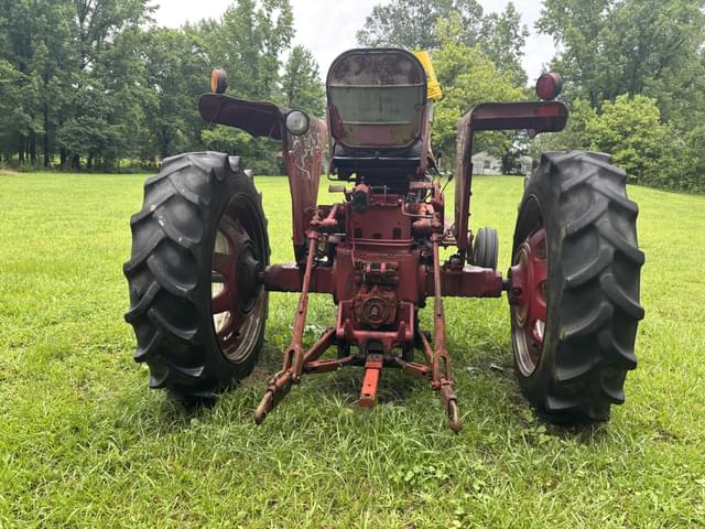 Image of International Harvester 666 equipment image 3