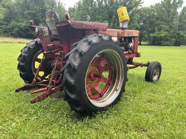 Image of International Harvester 666 equipment image 2