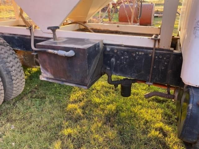 Image of International Loadstar 1800 equipment image 4