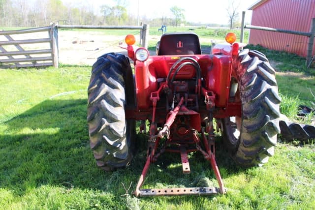 Image of International Harvester 464 equipment image 2