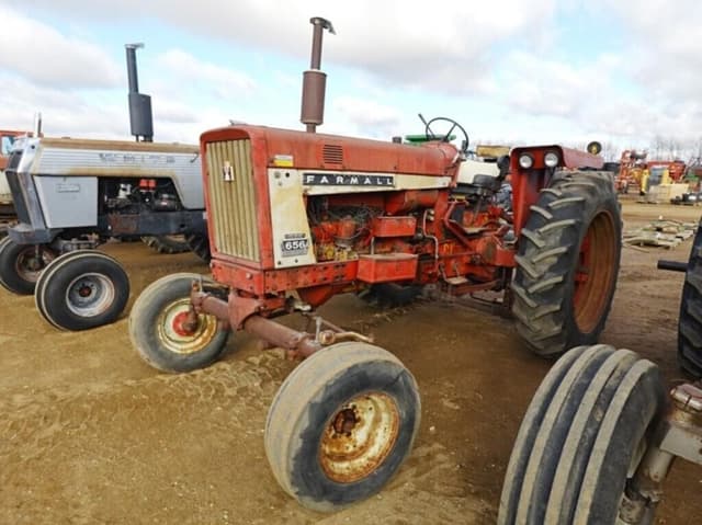 Image of International Harvester 656 equipment image 2