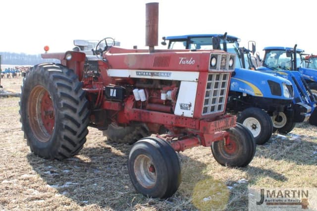 Image of International Harvester 1066 equipment image 1